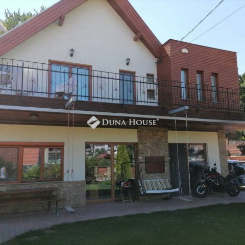 Eladó családi ház, Balatonalmádiban 264.9 M Ft, 6 szobás