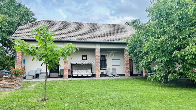 Eladó családi ház, Poroszlón 52 M Ft, 3 szobás