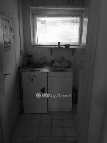 Eladó téglalakás, Pécsett 25 M Ft, 1 szobás