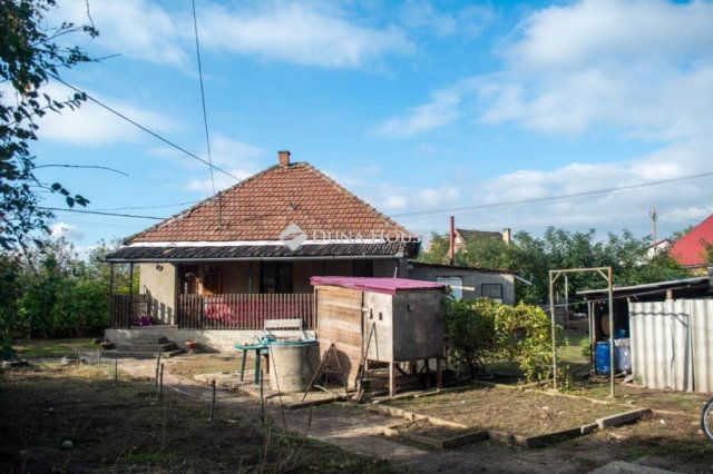 Eladó családi ház, Csörögön 39 M Ft, 3 szobás