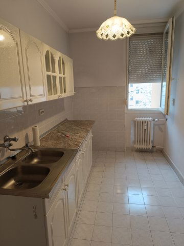 Eladó panellakás, Tatabányán 43 M Ft, 2 szobás