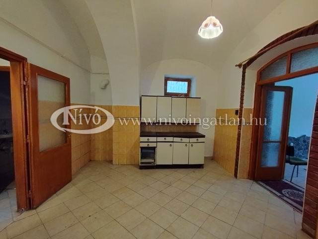 Eladó családi ház, Veszprémben 59.9 M Ft, 3 szobás