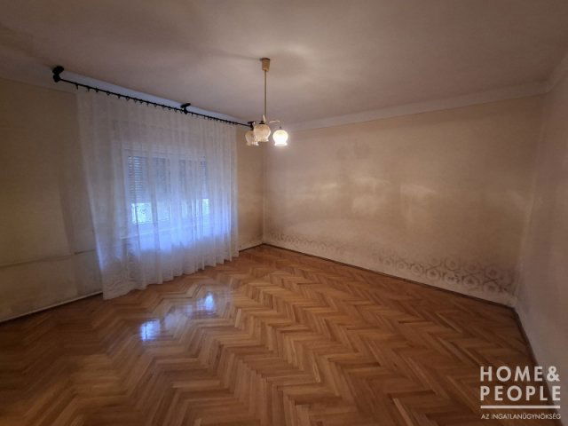 Eladó családi ház, Szegeden 60 M Ft, 3 szobás