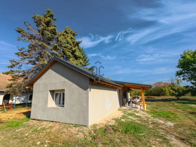 Eladó családi ház, Ádándon 37.5 M Ft, 2 szobás