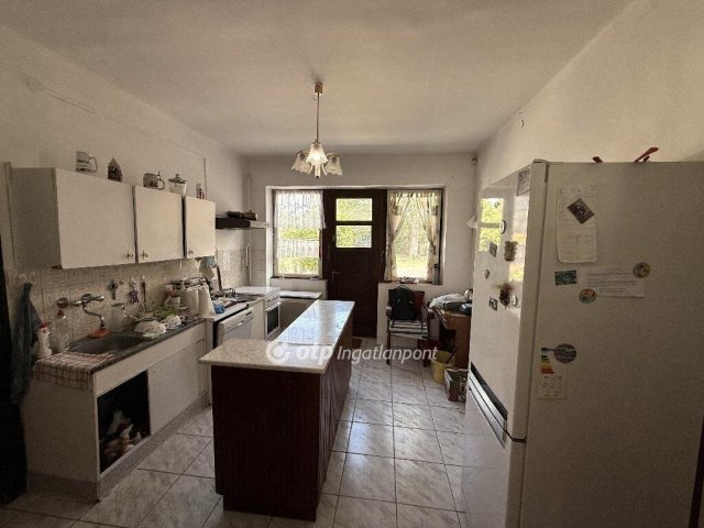 Eladó családi ház, Dunaföldváron 55 M Ft, 6 szobás