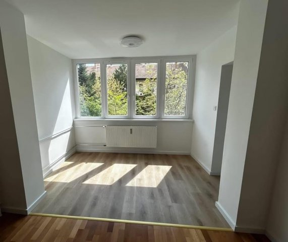 Kiadó téglalakás, albérlet, Szegeden, Berzsenyi utcában