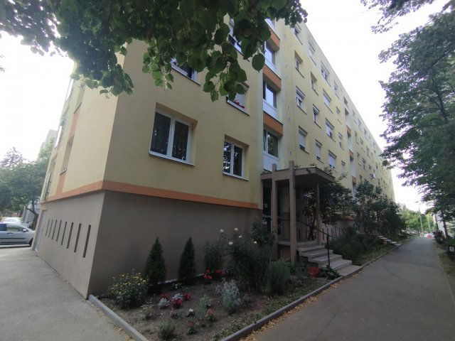 Eladó panellakás, Győrött 52.9 M Ft, 2+1 szobás