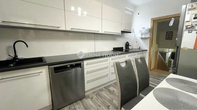 Eladó családi ház, Szombathelyen 74.9 M Ft, 5 szobás