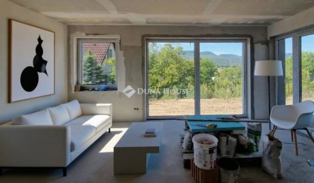 Eladó családi ház, Pócsmegyeren 149 M Ft, 5 szobás