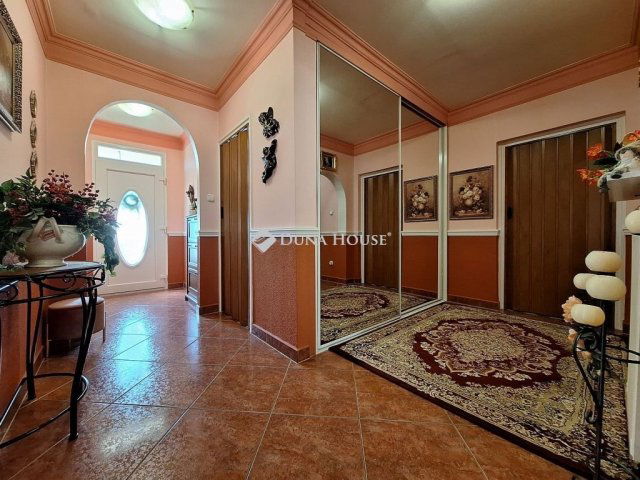 Eladó családi ház, Abdaon 134 M Ft, 7 szobás