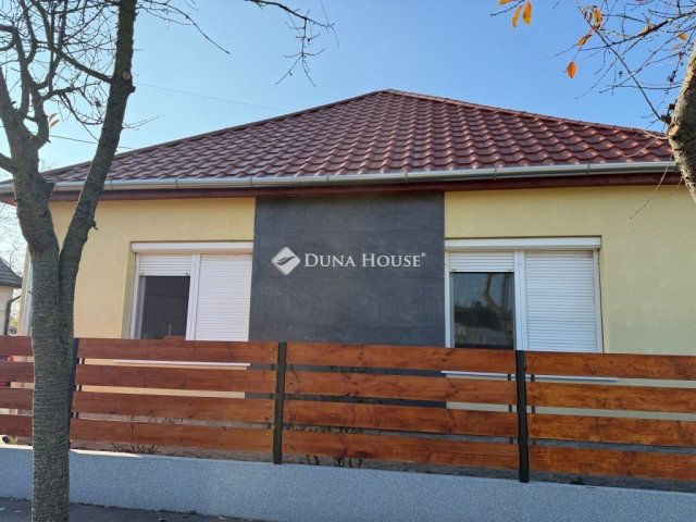 Eladó családi ház, Törtelen 49.9 M Ft, 4 szobás