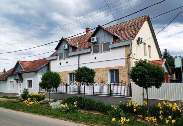 Eladó hotel, Abádszalókban 180 M Ft, 13 szobás