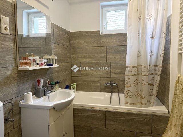 Eladó téglalakás, Monoron 56.9 M Ft, 2 szobás