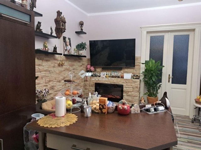 Eladó téglalakás, Vácon 69 M Ft, 3 szobás