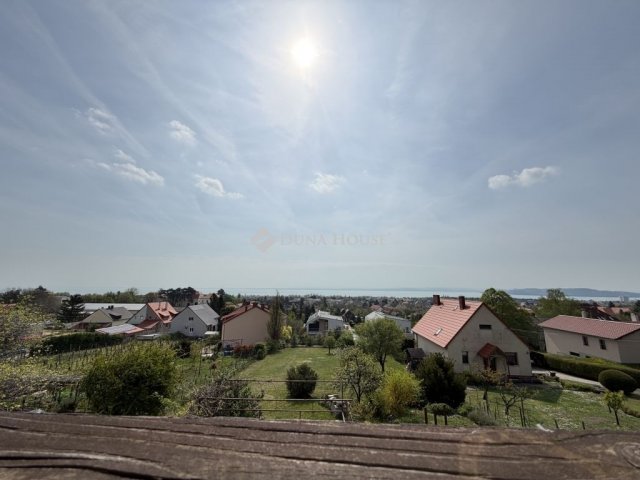 Eladó téglalakás, Balatonfüreden 89.9 M Ft, 3 szobás