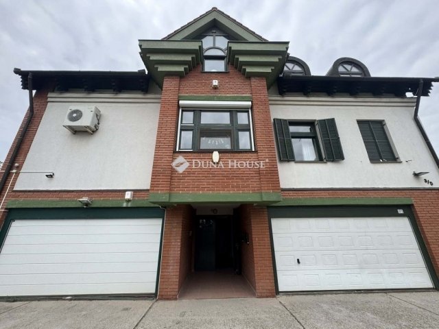 Eladó téglalakás, Pécsett 61 M Ft, 2 szobás