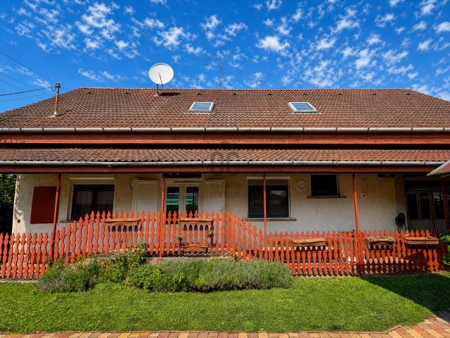 Eladó családi ház, Cegléden 89.9 M Ft, 5 szobás
