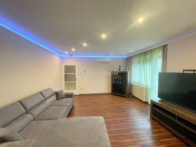 Eladó téglalakás, Cegléden 64 M Ft, 3 szobás