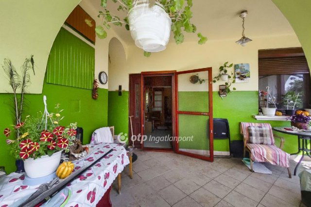 Eladó nyaraló, Cegléden 119.5 M Ft, 5+1 szobás