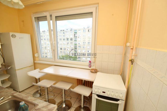 Kiadó panellakás, albérlet, Debrecenben 200 E Ft / hó, 4 szobás