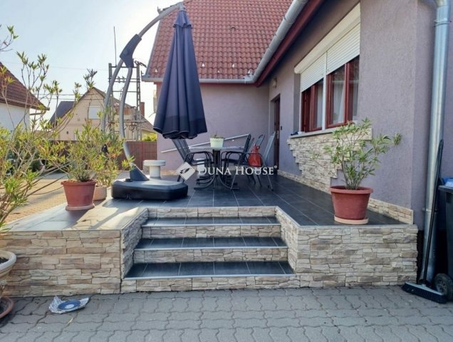 Eladó családi ház, Mohácson 99 M Ft, 4 szobás