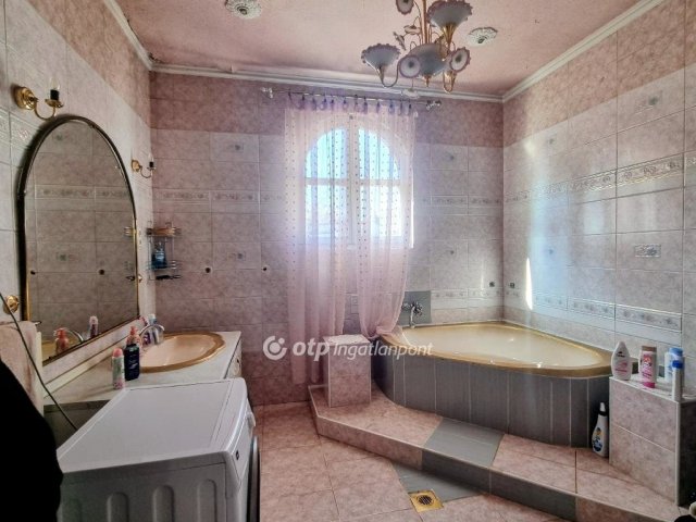 Eladó családi ház, Érden 210 M Ft, 4 szobás