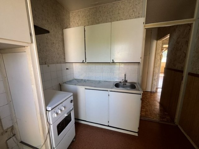 Eladó panellakás, Pécsett 38 M Ft, 2 szobás