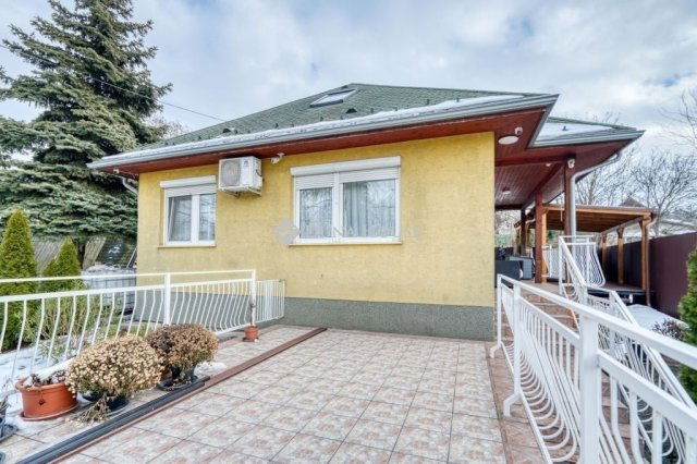 Eladó családi ház, Dunaharasztin 139.9 M Ft, 5 szobás