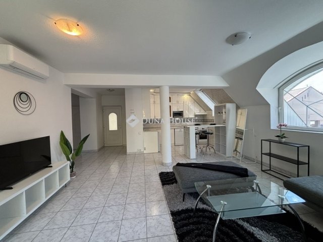 Kiadó téglalakás, albérlet, Tatán 460 E Ft / hó, 1 szobás