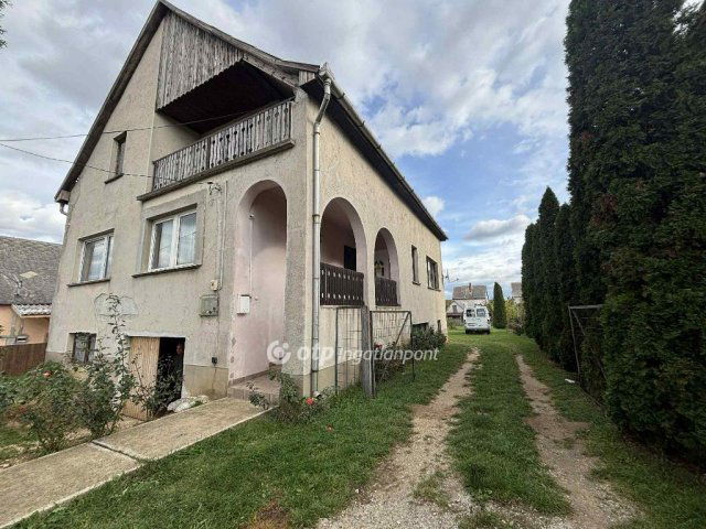 Eladó családi ház, Forrón 20.5 M Ft, 3 szobás