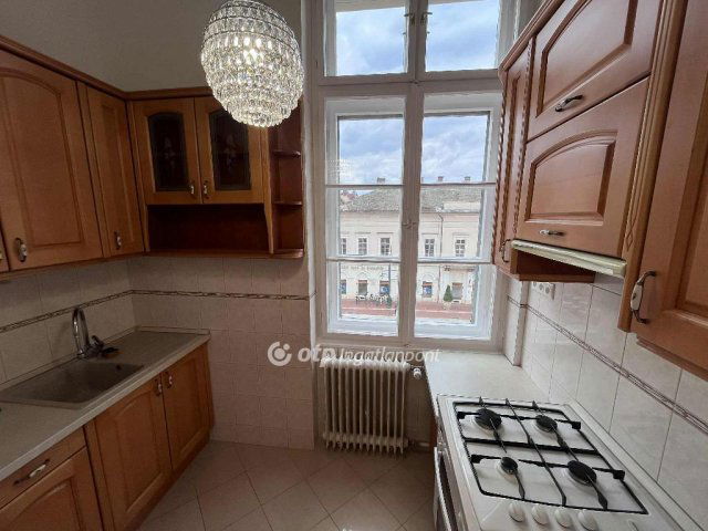 Kiadó téglalakás, albérlet, Szegeden 350 E Ft / hó, 3 szobás