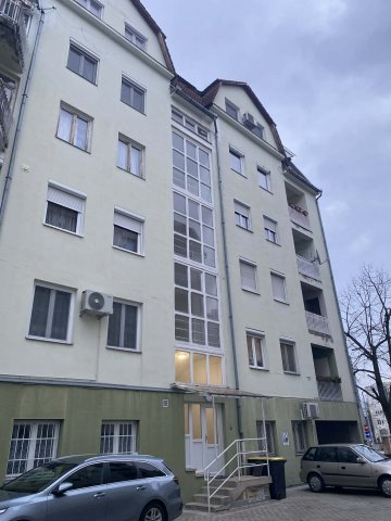 Eladó garázs, Debrecenben, Antall József utcában 11 M Ft