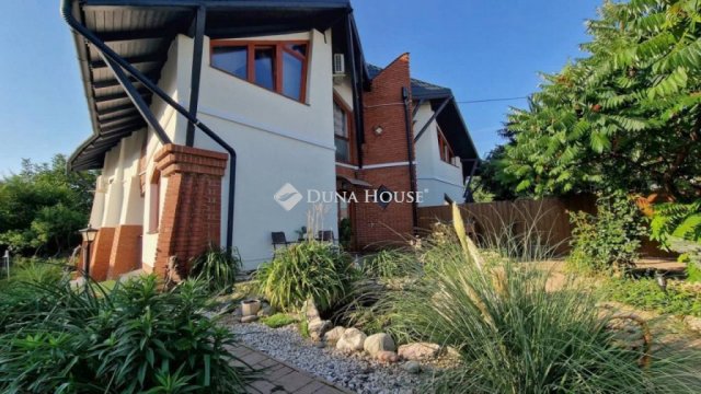Eladó családi ház, Pécsett, Szövőgyár utcában 148 M Ft