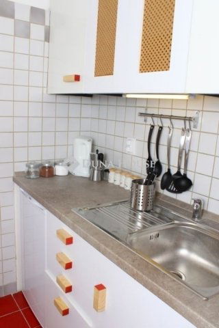 Eladó téglalakás, Budapesten, VI. kerületben 67.5 M Ft, 2 szobás