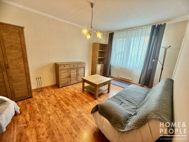 Eladó téglalakás, Szegeden 43 M Ft, 2 szobás
