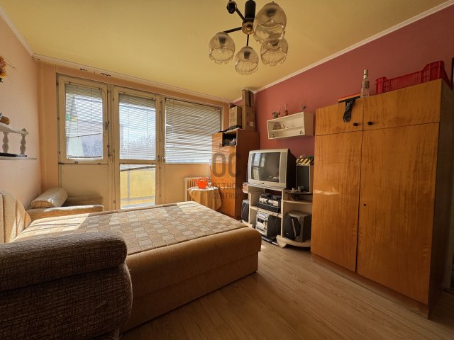 Eladó panellakás, Szekszárdon 33.5 M Ft, 3 szobás