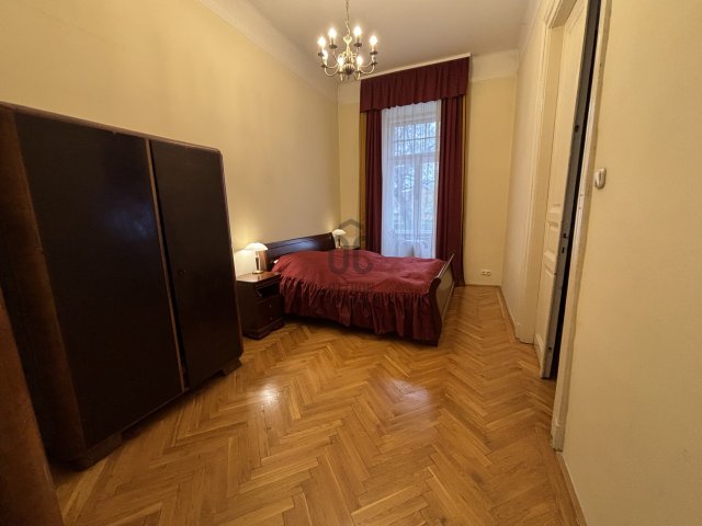 Eladó téglalakás, Budapesten, VII. kerületben, István utcában