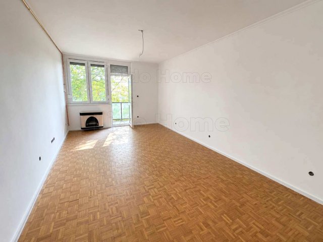 Eladó téglalakás, Győrött 47.99 M Ft, 2 szobás