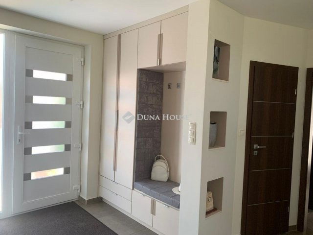 Eladó családi ház, Nyíregyházán 199.9 M Ft, 6 szobás