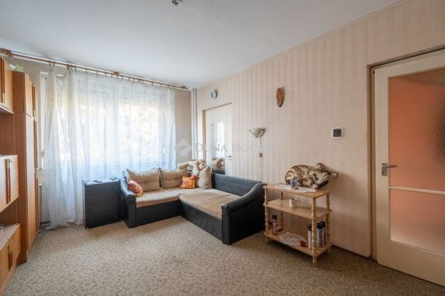 Eladó panellakás, Tatabányán 30.99 M Ft, 2 szobás