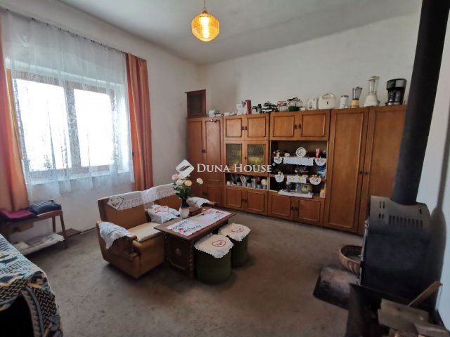 Eladó ikerház, Tatabányán 35 M Ft, 2+1 szobás