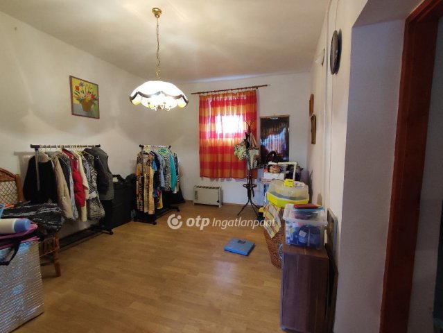Eladó családi ház, Kiszomboron 29.9 M Ft, 3 szobás