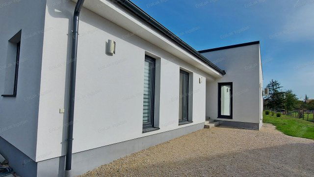 Eladó családi ház, Győrzámolyon 125 M Ft, 4 szobás