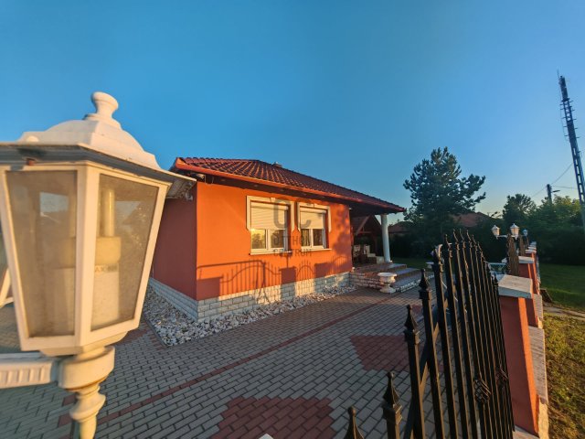 Eladó családi ház, Esztergomban 84.9 M Ft, 4 szobás