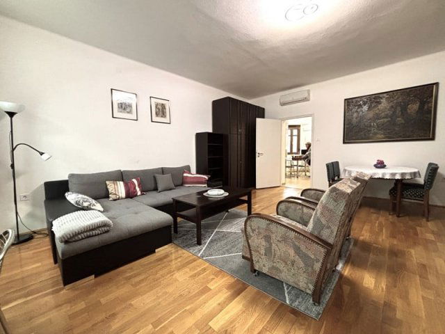 Kiadó téglalakás, albérlet, Pécsett, Ferencesek utcájában