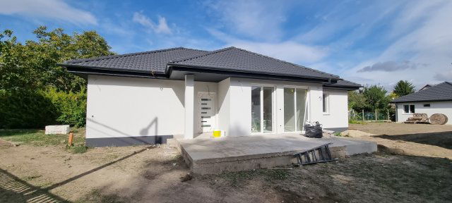 Eladó családi ház, Bicskén 95 M Ft, 5 szobás