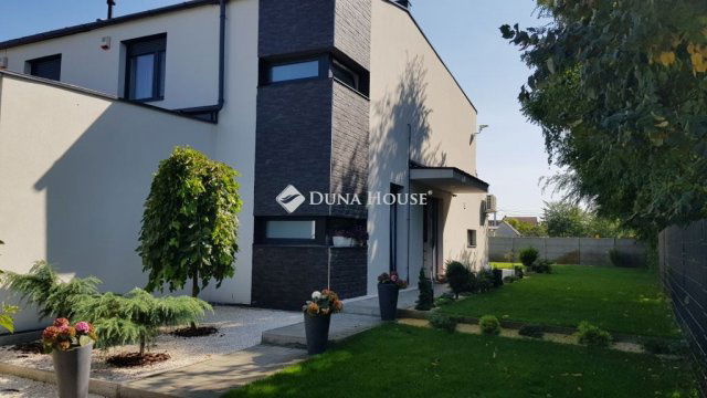 Eladó ikerház, Debrecenben, Kárpáti Károly utcában 154.9 M Ft