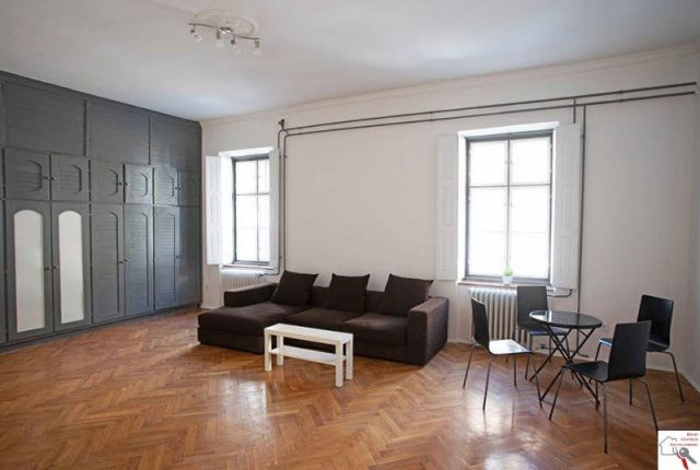 Kiadó téglalakás, albérlet, Pécsett 250 E Ft / hó, 3 szobás