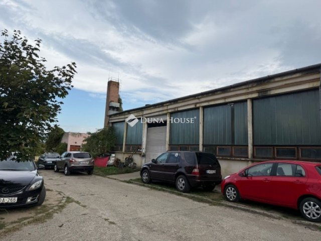 Eladó ipari ingatlan, Pécsett 500 M Ft / költözzbe.hu