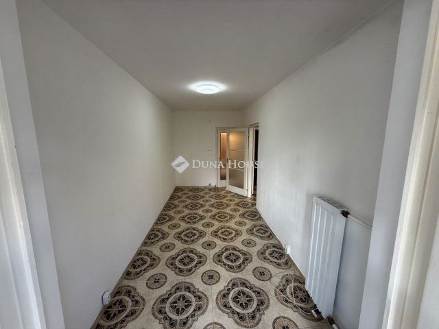 Eladó panellakás, Budapesten, III. kerületben 65.9 M Ft, 2 szobás